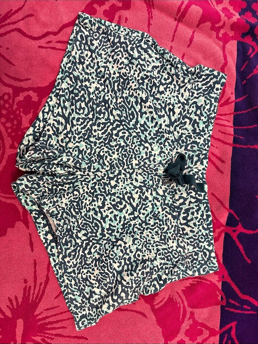Athleta Balance 4" Shortie Animal Print Ultra Soft Shorts Teal & White Large